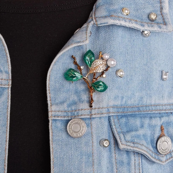 Leaf Rhinestone Brooch Pin - Picture 2 of 5